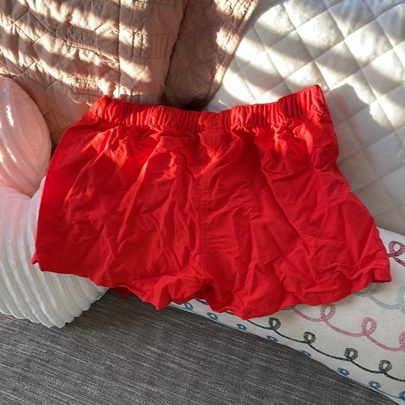 Patagonia women’s board shorts in bright red - Picture 4 of 4